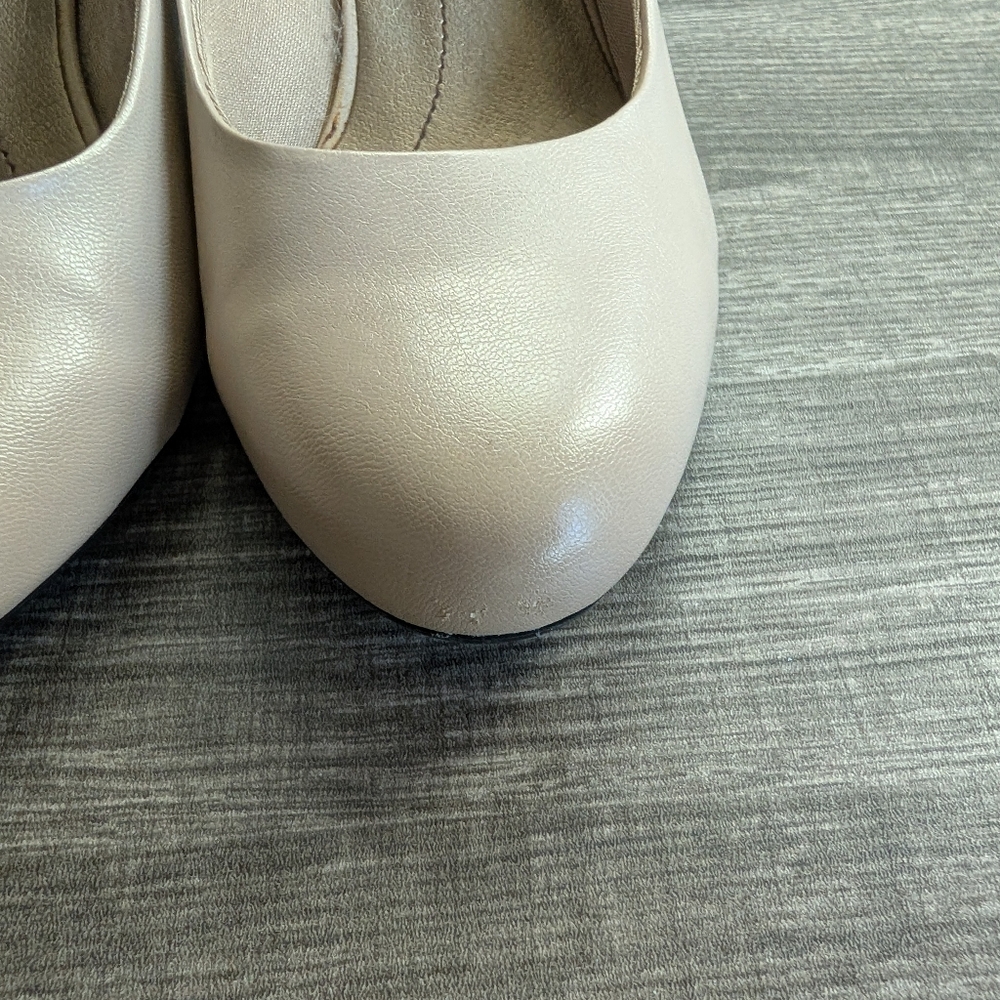 Life Stride Women's Size 8 Nude Heels - Picture 4 of 16